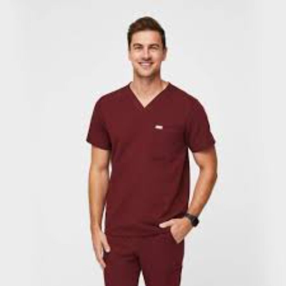 Figs Men’s Leon 3-Pocket Scrub Top Dark Cranberry XL